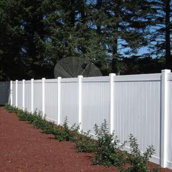 White vinyl privacy fence